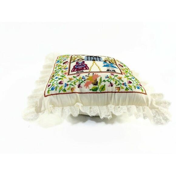 Cross Stitch Throw Pillow Vintage Colonial Style Welcome Lace Fringe 14 x 14 - Picture 2 of 7